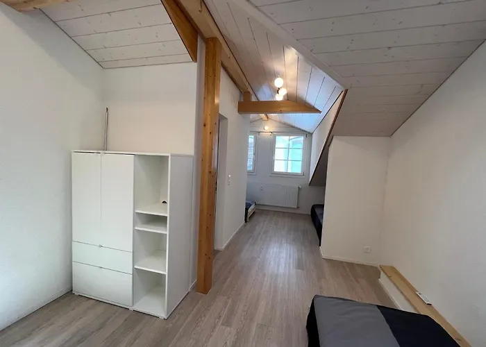 Esencial * Ιντερλάκεν